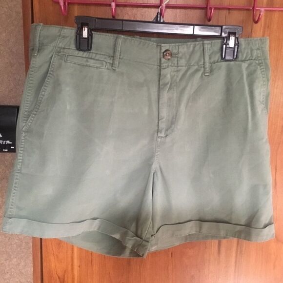 NWOT. GAP Women’s Shorts Size 14 Green - Picture 2 of 11
